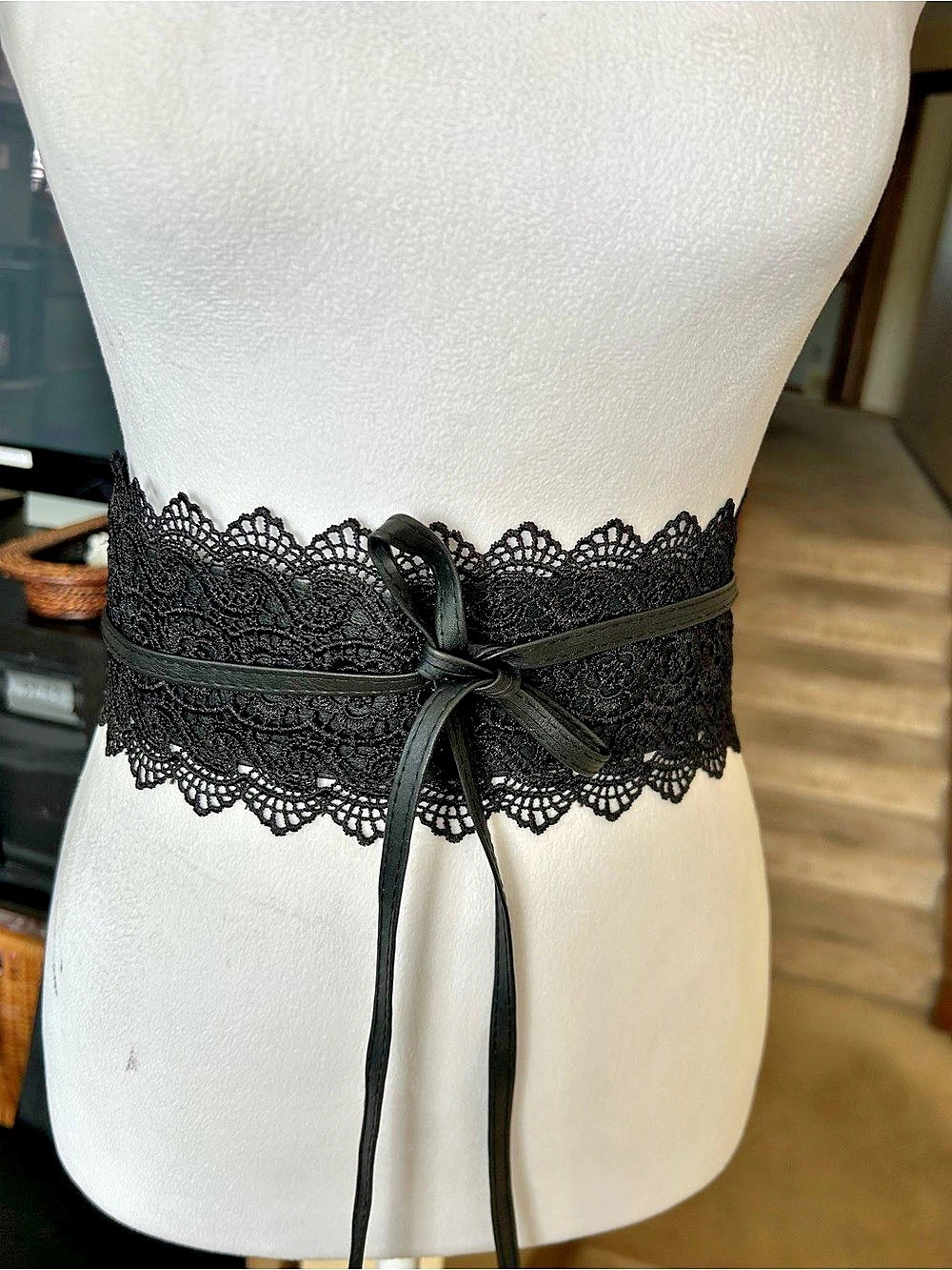 Black Lace Cinch/Tie Belt Like New